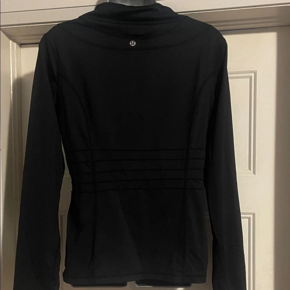 Lululemon Black Long Sleeve shirt - Picture 5 of 9